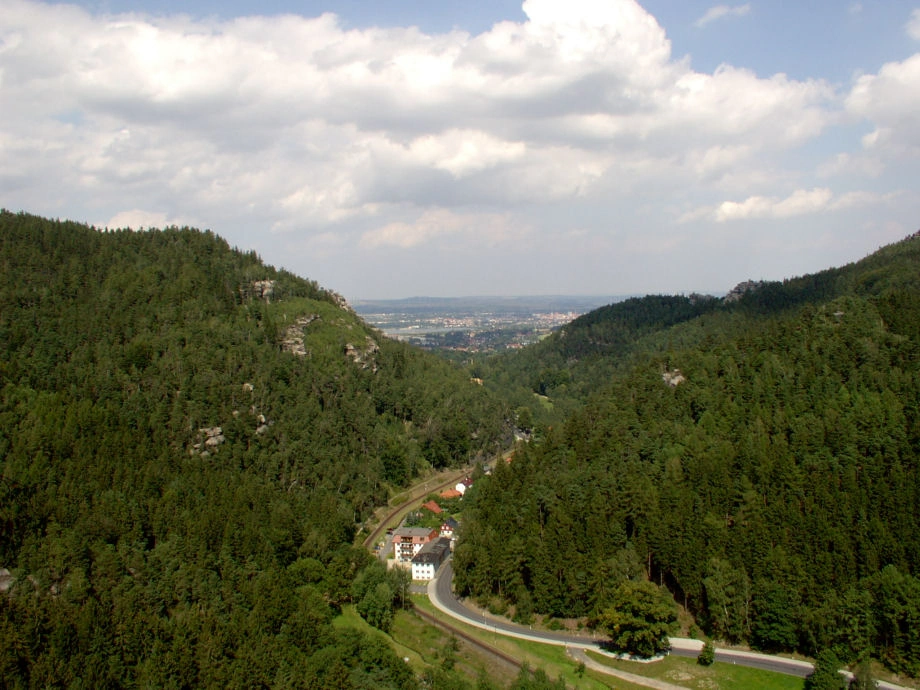 Zittauer Schmalspurbahn am Berg Oybin