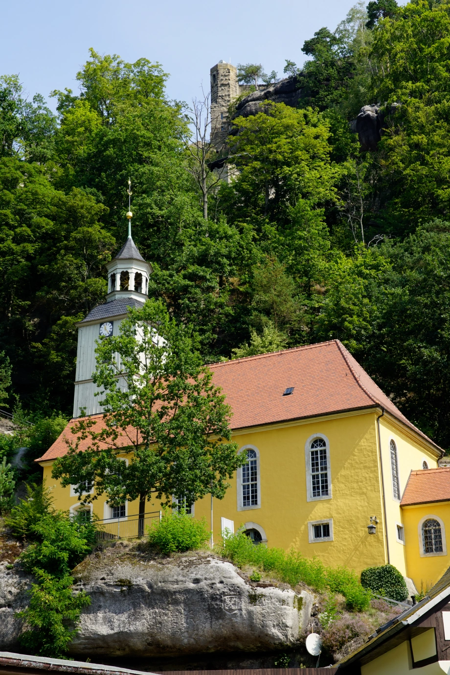 Bergkirche und Sehenswürdigkeiten am Berg Oybin