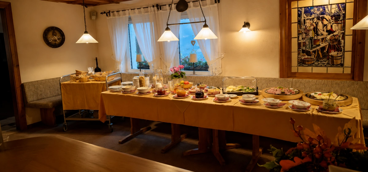 Frühstücksbuffet der Pension Klette in Oybin-Hain