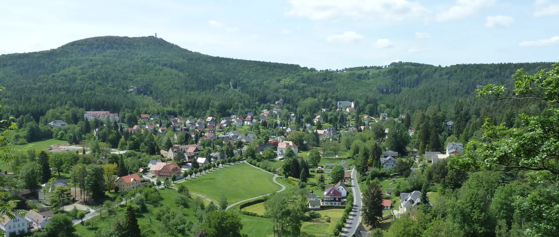 Kurort Oybin mit Burgberg und Hochwald im Zittauer Gebirge