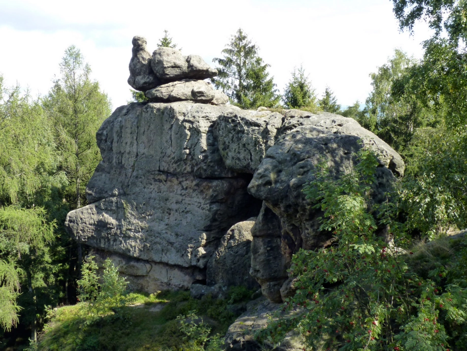 Sandsteinformationen Bruetende Henne am Töpfer bei Oybin