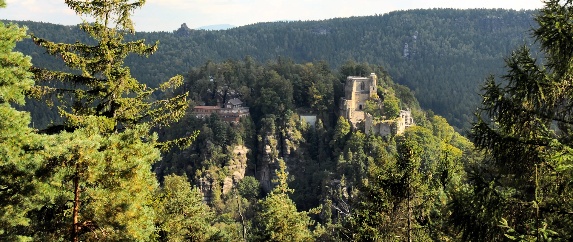 Wanderweg im Zittauer Gebirge bei Oybin-Hain